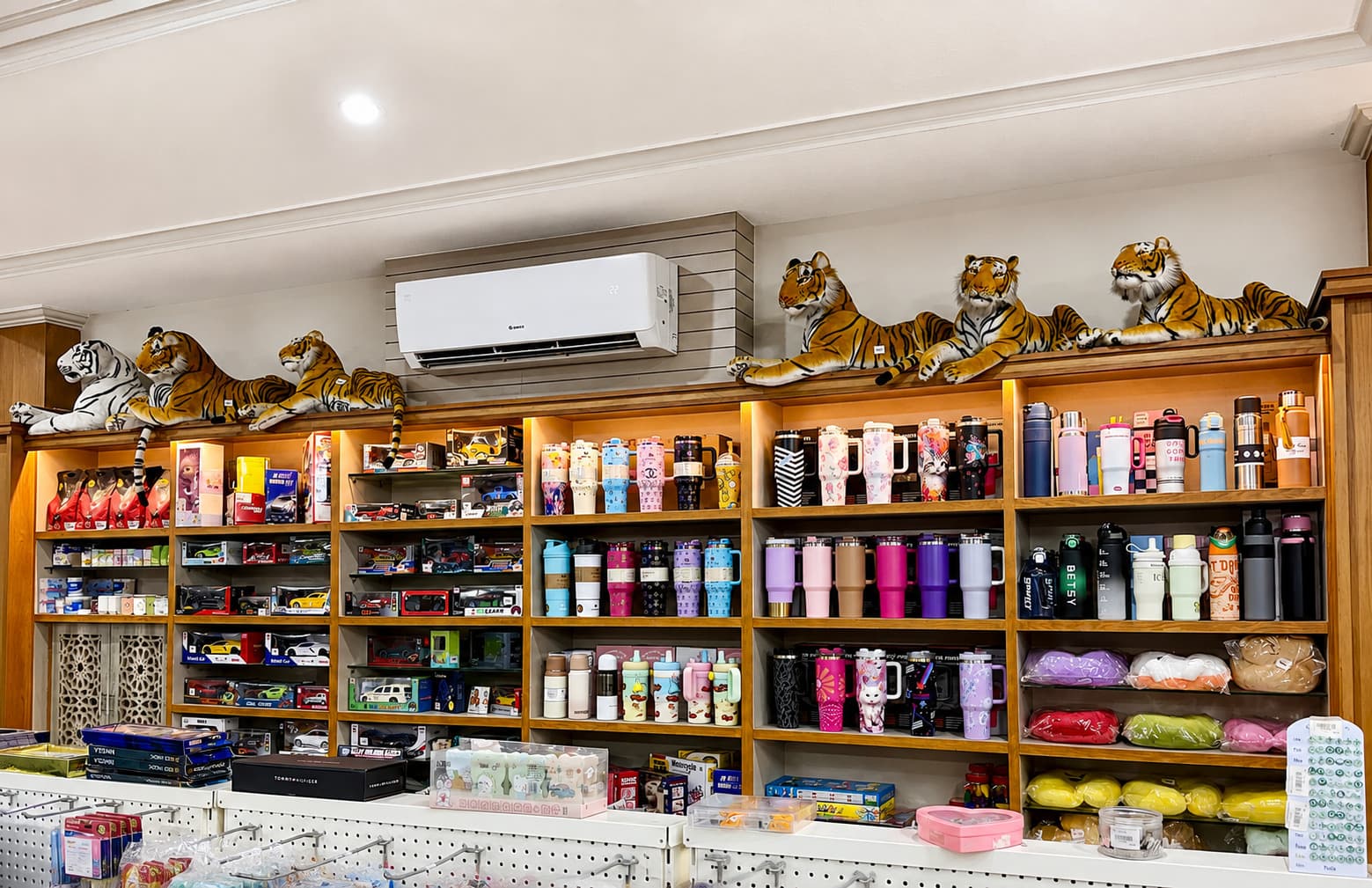 Soft Plush Animals, Teddy Bears & Gifting Corner